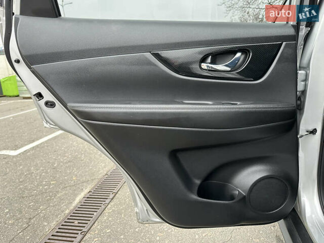 Серый Ниссан ИксТрейл, объемом двигателя 2.49 л и пробегом 216 тыс. км за 18500 $, фото 23 на Automoto.ua