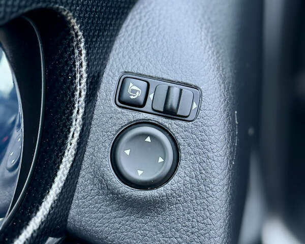 Сірий Ніссан ІксТрейл, об'ємом двигуна 1.6 л та пробігом 183 тис. км за 16800 $, фото 27 на Automoto.ua