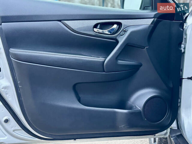 Сірий Ніссан ІксТрейл, об'ємом двигуна 1.6 л та пробігом 183 тис. км за 16800 $, фото 25 на Automoto.ua