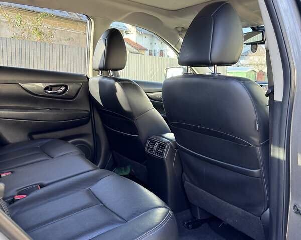 Серый Ниссан ИксТрейл, объемом двигателя 2 л и пробегом 227 тыс. км за 17300 $, фото 19 на Automoto.ua