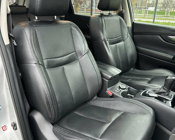 Серый Ниссан ИксТрейл, объемом двигателя 2.49 л и пробегом 216 тыс. км за 18500 $, фото 26 на Automoto.ua