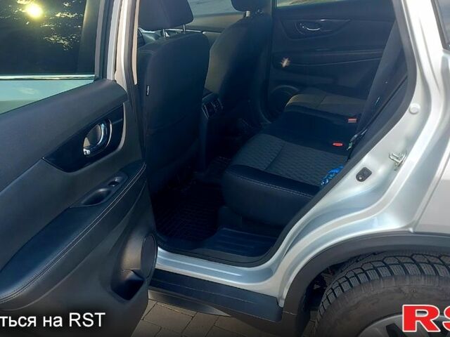 Серый Ниссан ИксТрейл, объемом двигателя 2.5 л и пробегом 120 тыс. км за 12100 $, фото 4 на Automoto.ua
