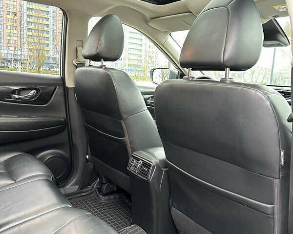 Серый Ниссан ИксТрейл, объемом двигателя 2.49 л и пробегом 216 тыс. км за 18500 $, фото 28 на Automoto.ua