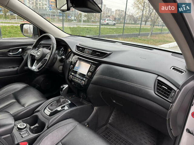 Серый Ниссан ИксТрейл, объемом двигателя 2.49 л и пробегом 216 тыс. км за 18500 $, фото 24 на Automoto.ua