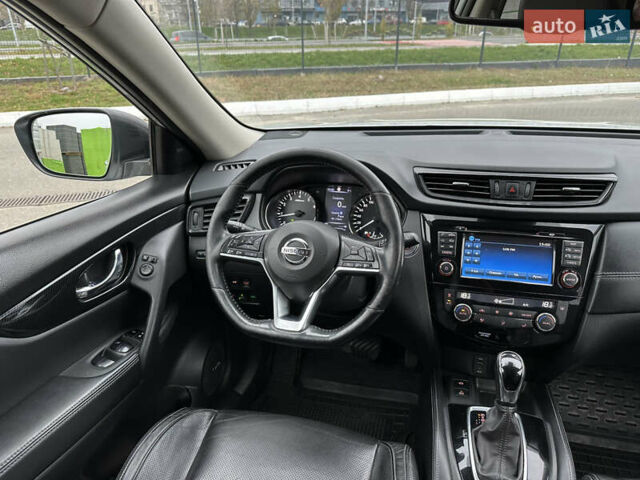 Серый Ниссан ИксТрейл, объемом двигателя 2.49 л и пробегом 216 тыс. км за 18500 $, фото 10 на Automoto.ua