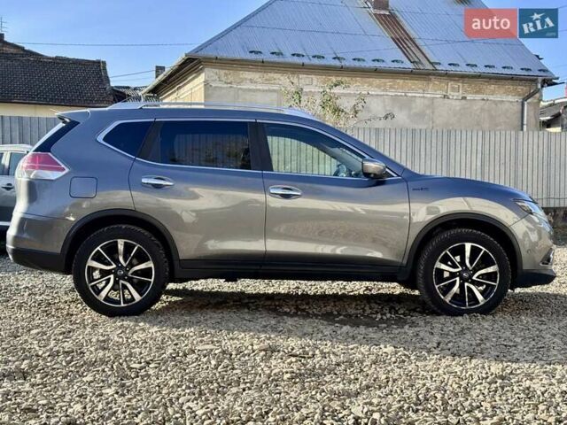 Серый Ниссан ИксТрейл, объемом двигателя 2 л и пробегом 227 тыс. км за 17300 $, фото 2 на Automoto.ua