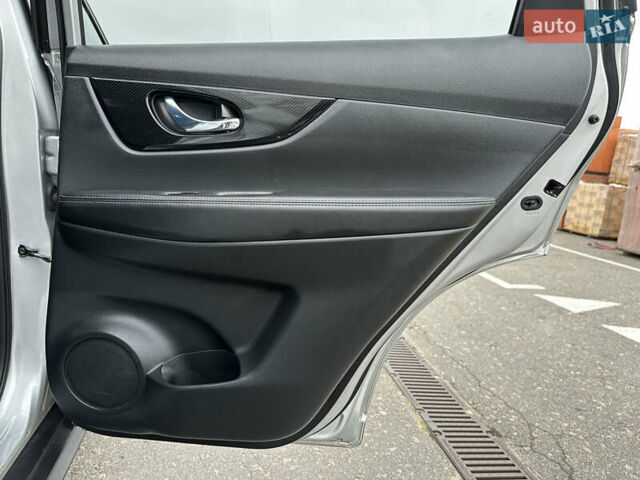 Серый Ниссан ИксТрейл, объемом двигателя 2.49 л и пробегом 216 тыс. км за 18500 $, фото 31 на Automoto.ua