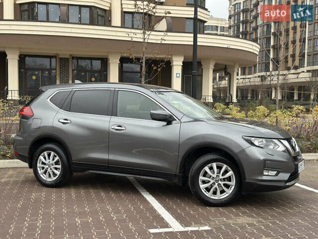 Серый Ниссан ИксТрейл, объемом двигателя 1.62 л и пробегом 140 тыс. км за 17300 $, фото 4 на Automoto.ua