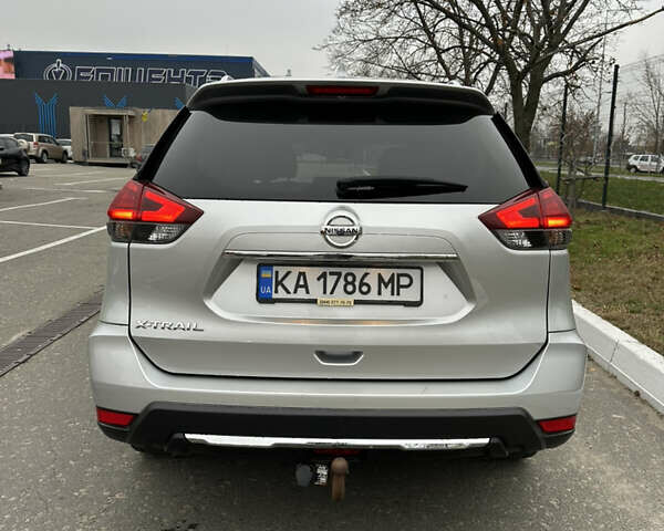 Серый Ниссан ИксТрейл, объемом двигателя 2.49 л и пробегом 216 тыс. км за 18500 $, фото 7 на Automoto.ua