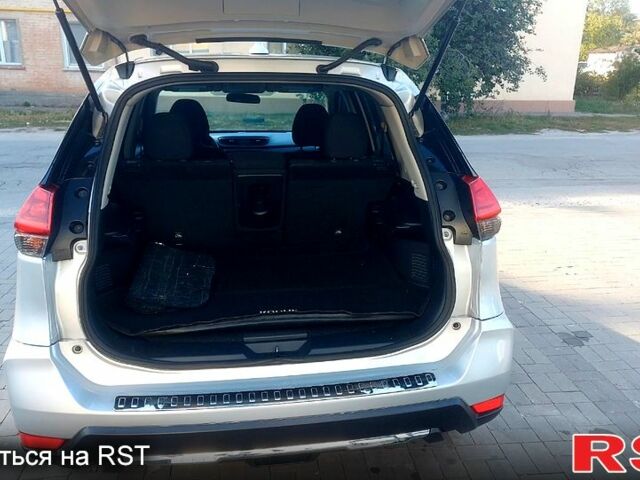 Серый Ниссан ИксТрейл, объемом двигателя 2.5 л и пробегом 120 тыс. км за 12100 $, фото 6 на Automoto.ua