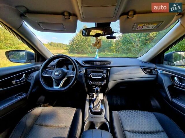 Ниссан ИксТрейл 2018 в Сумах на Automoto.ua Серый Ниссан ИксТрейл, объемом двигателя 2 л и пробегом 145 тыс. км за 17900 $, фото 2 на Automoto.ua