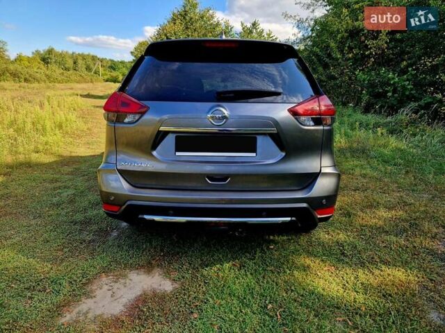 Серый Ниссан ИксТрейл, объемом двигателя 2 л и пробегом 145 тыс. км за 17500 $, фото 3 на Automoto.ua