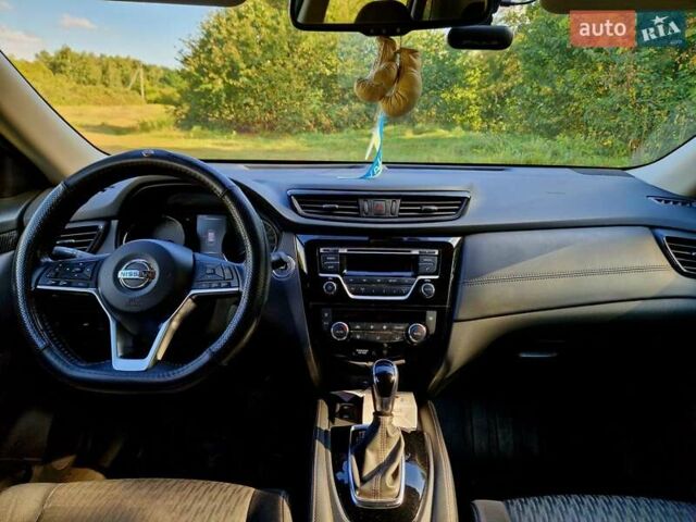 Ниссан ИксТрейл 2018 в Сумах на Automoto.ua Серый Ниссан ИксТрейл, объемом двигателя 2 л и пробегом 145 тыс. км за 17900 $, фото 1 на Automoto.ua