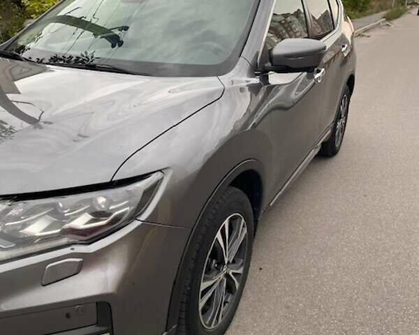 Серый Ниссан ИксТрейл, объемом двигателя 1.6 л и пробегом 265 тыс. км за 17500 $, фото 2 на Automoto.ua