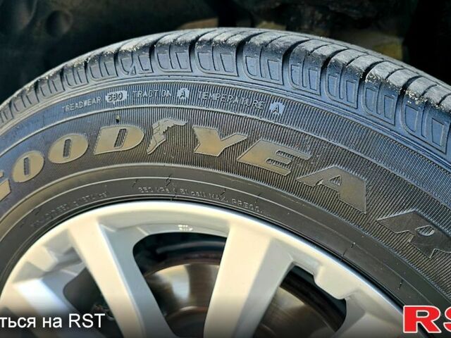 Серый Ниссан ИксТрейл, объемом двигателя 2 л и пробегом 70 тыс. км за 17700 $, фото 3 на Automoto.ua