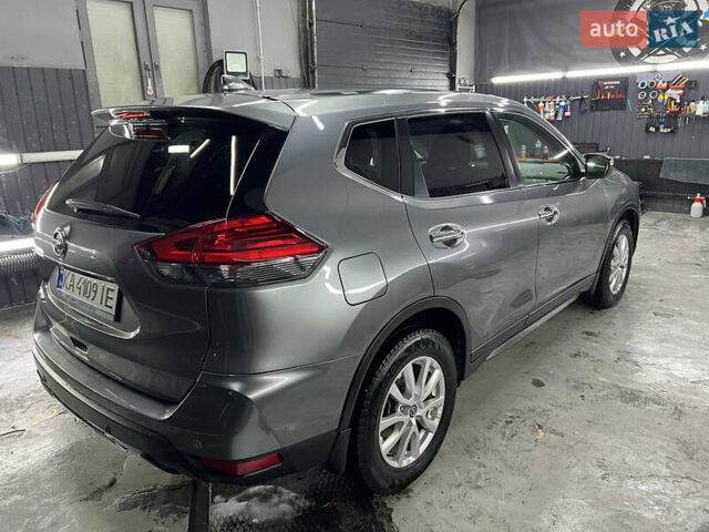 Серый Ниссан ИксТрейл, объемом двигателя 2 л и пробегом 80 тыс. км за 20000 $, фото 4 на Automoto.ua