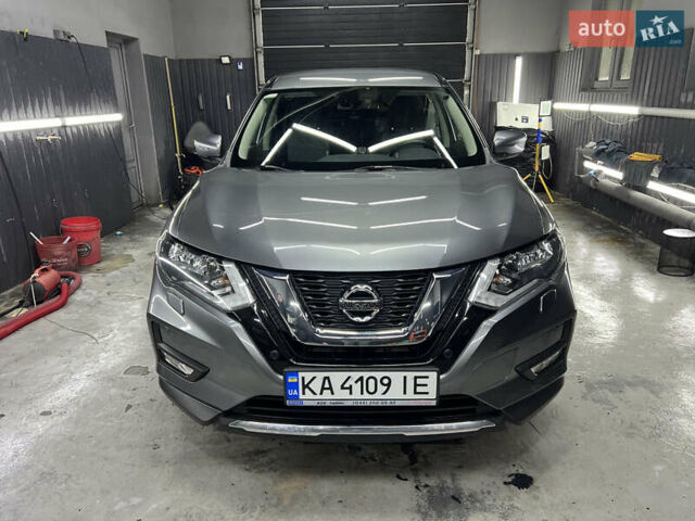 Серый Ниссан ИксТрейл, объемом двигателя 2 л и пробегом 80 тыс. км за 20000 $, фото 1 на Automoto.ua