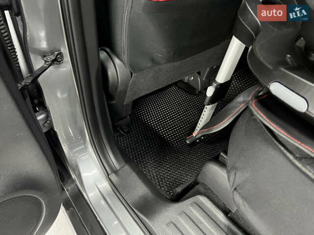 Серый Ниссан ИксТрейл, объемом двигателя 2 л и пробегом 80 тыс. км за 20000 $, фото 16 на Automoto.ua