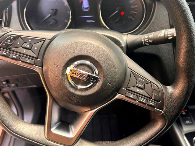 Серый Ниссан ИксТрейл, объемом двигателя 2 л и пробегом 70 тыс. км за 17700 $, фото 5 на Automoto.ua