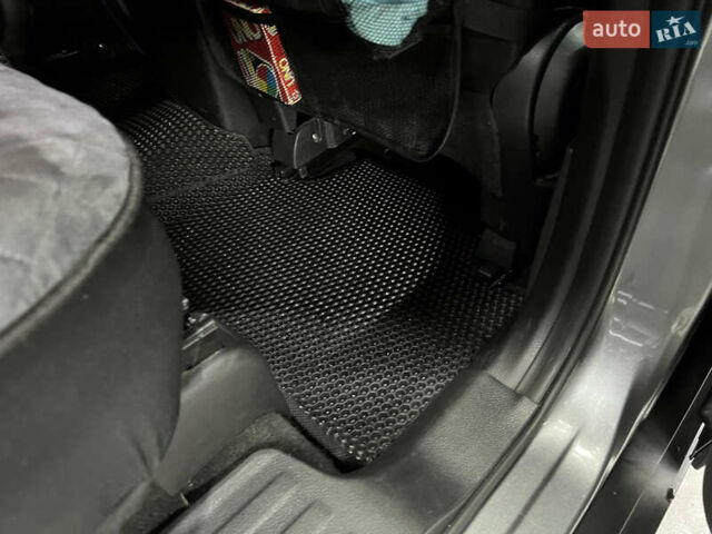 Серый Ниссан ИксТрейл, объемом двигателя 2 л и пробегом 80 тыс. км за 20000 $, фото 15 на Automoto.ua