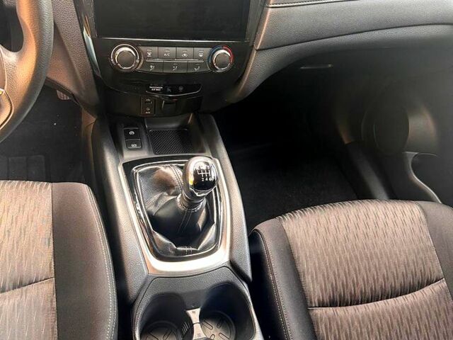 Серый Ниссан ИксТрейл, объемом двигателя 2 л и пробегом 70 тыс. км за 17700 $, фото 6 на Automoto.ua