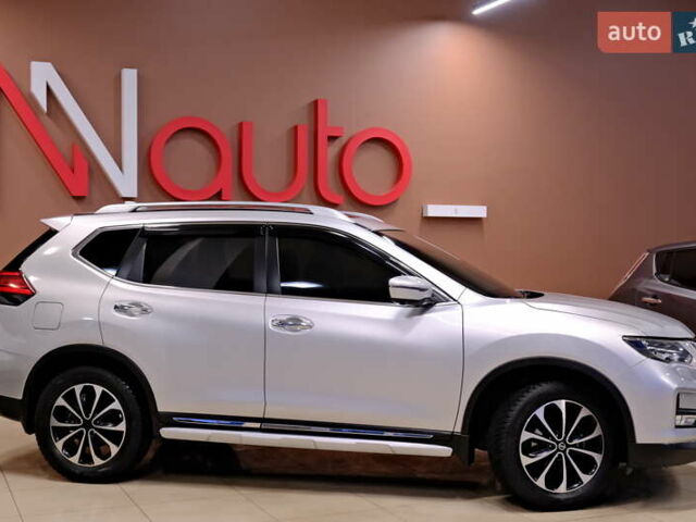 Серый Ниссан ИксТрейл, объемом двигателя 1.6 л и пробегом 50 тыс. км за 23900 $, фото 7 на Automoto.ua