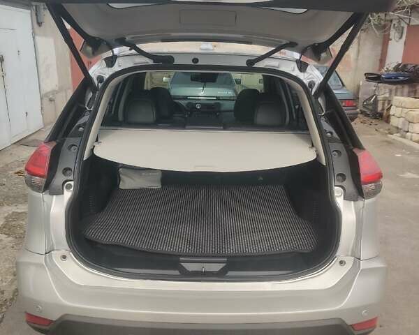 Сірий Ніссан ІксТрейл, об'ємом двигуна 1.6 л та пробігом 50 тис. км за 23500 $, фото 5 на Automoto.ua