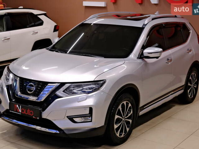 Серый Ниссан ИксТрейл, объемом двигателя 1.6 л и пробегом 50 тыс. км за 23900 $, фото 2 на Automoto.ua