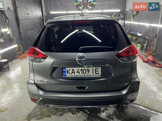 Серый Ниссан ИксТрейл, объемом двигателя 2 л и пробегом 80 тыс. км за 20000 $, фото 3 на Automoto.ua