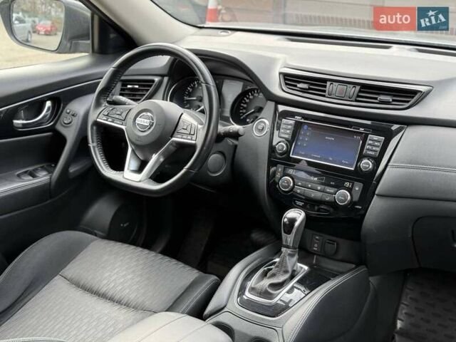 Серый Ниссан ИксТрейл, объемом двигателя 2 л и пробегом 182 тыс. км за 19000 $, фото 8 на Automoto.ua