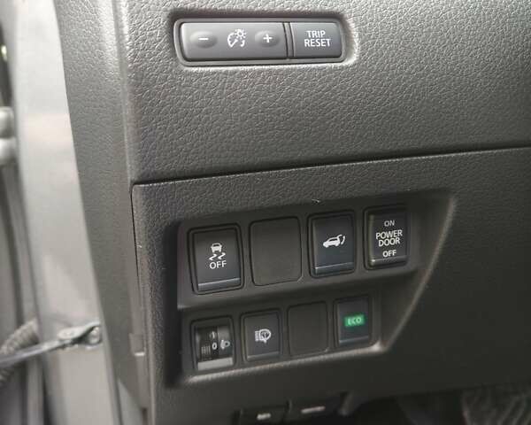 Сірий Ніссан ІксТрейл, об'ємом двигуна 2 л та пробігом 33 тис. км за 16000 $, фото 17 на Automoto.ua