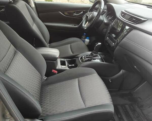 Сірий Ніссан ІксТрейл, об'ємом двигуна 2 л та пробігом 33 тис. км за 16000 $, фото 6 на Automoto.ua