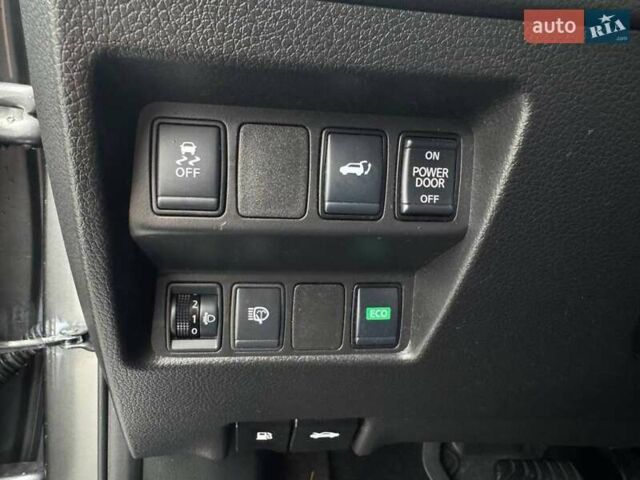 Серый Ниссан ИксТрейл, объемом двигателя 2 л и пробегом 97 тыс. км за 19999 $, фото 14 на Automoto.ua