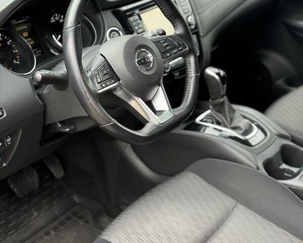 Серый Ниссан ИксТрейл, объемом двигателя 2 л и пробегом 182 тыс. км за 19000 $, фото 7 на Automoto.ua