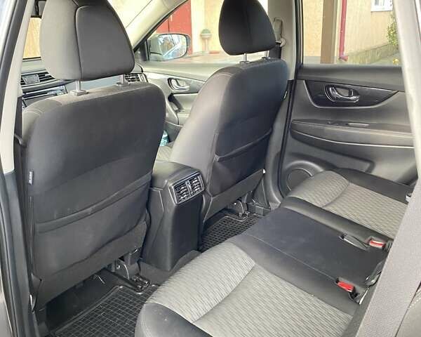 Серый Ниссан ИксТрейл, объемом двигателя 1.6 л и пробегом 59 тыс. км за 24700 $, фото 3 на Automoto.ua