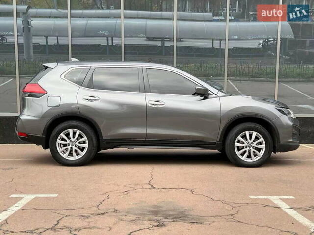 Серый Ниссан ИксТрейл, объемом двигателя 2 л и пробегом 85 тыс. км за 19500 $, фото 3 на Automoto.ua