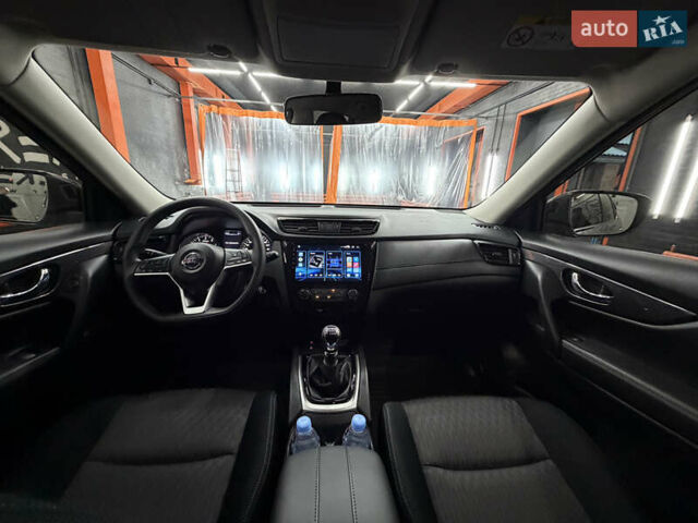 Серый Ниссан ИксТрейл, объемом двигателя 2 л и пробегом 39 тыс. км за 21450 $, фото 6 на Automoto.ua