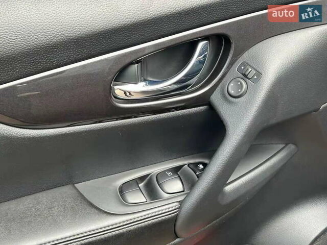 Серый Ниссан ИксТрейл, объемом двигателя 2 л и пробегом 85 тыс. км за 19500 $, фото 12 на Automoto.ua