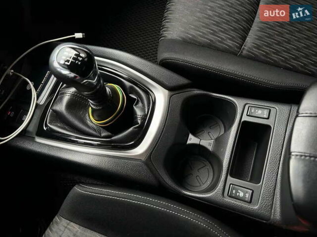 Серый Ниссан ИксТрейл, объемом двигателя 2 л и пробегом 85 тыс. км за 19500 $, фото 27 на Automoto.ua