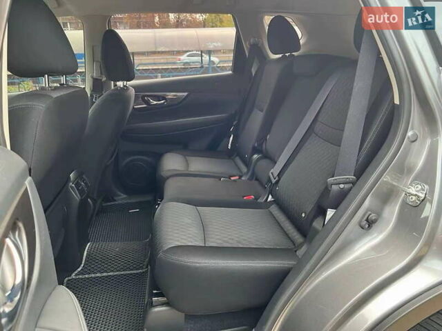 Серый Ниссан ИксТрейл, объемом двигателя 2 л и пробегом 85 тыс. км за 19500 $, фото 17 на Automoto.ua