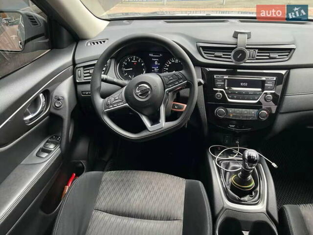 Серый Ниссан ИксТрейл, объемом двигателя 2 л и пробегом 85 тыс. км за 19500 $, фото 21 на Automoto.ua