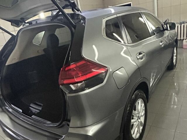 Серый Ниссан ИксТрейл, объемом двигателя 2 л и пробегом 44 тыс. км за 21500 $, фото 5 на Automoto.ua