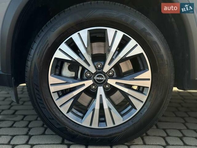 Серый Ниссан ИксТрейл, объемом двигателя 1.5 л и пробегом 12 тыс. км за 35990 $, фото 15 на Automoto.ua