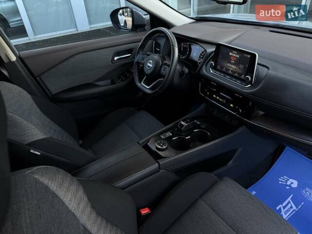 Серый Ниссан ИксТрейл, объемом двигателя 1.5 л и пробегом 12 тыс. км за 35990 $, фото 89 на Automoto.ua