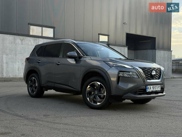 Серый Ниссан ИксТрейл, объемом двигателя 1.5 л и пробегом 1 тыс. км за 35250 $, фото 3 на Automoto.ua