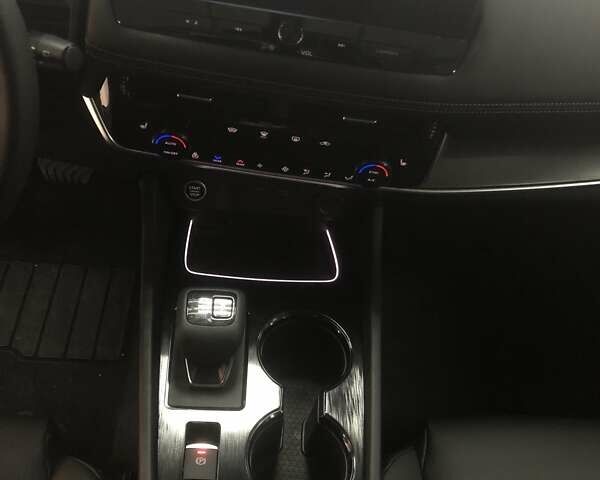 Серый Ниссан ИксТрейл, объемом двигателя 1.5 л и пробегом 1 тыс. км за 35629 $, фото 4 на Automoto.ua