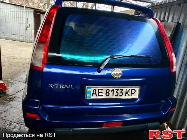 Синий Ниссан ИксТрейл, объемом двигателя 20 л и пробегом 345 тыс. км за 5500 $, фото 1 на Automoto.ua