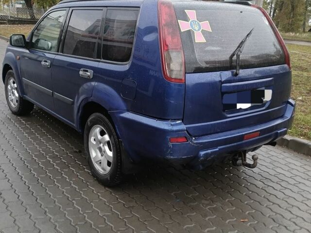 Синий Ниссан ИксТрейл, объемом двигателя 2.2 л и пробегом 278 тыс. км за 2900 $, фото 4 на Automoto.ua