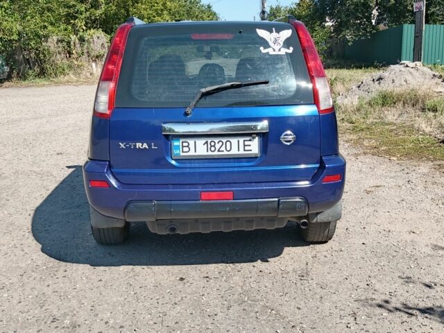 Синий Ниссан ИксТрейл, объемом двигателя 2 л и пробегом 388 тыс. км за 5000 $, фото 2 на Automoto.ua