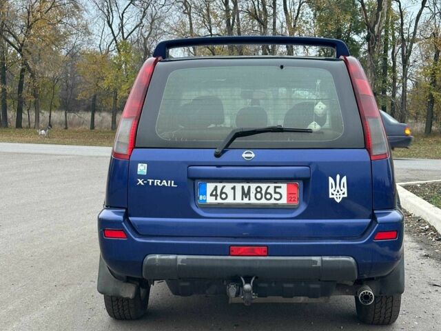 Синий Ниссан ИксТрейл, объемом двигателя 2.2 л и пробегом 327 тыс. км за 3300 $, фото 3 на Automoto.ua